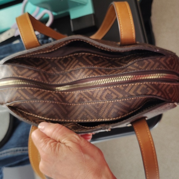 Liz Claiborne Brown Shoulder Bag 3 Sections Middle Zip Top Firm Standing - Picture 6 of 10